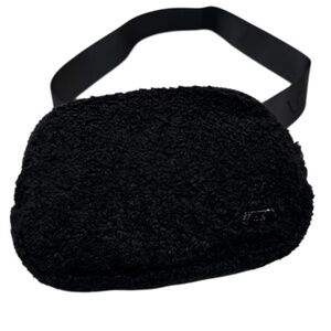 LOLE Sherpa Black Belt Bag